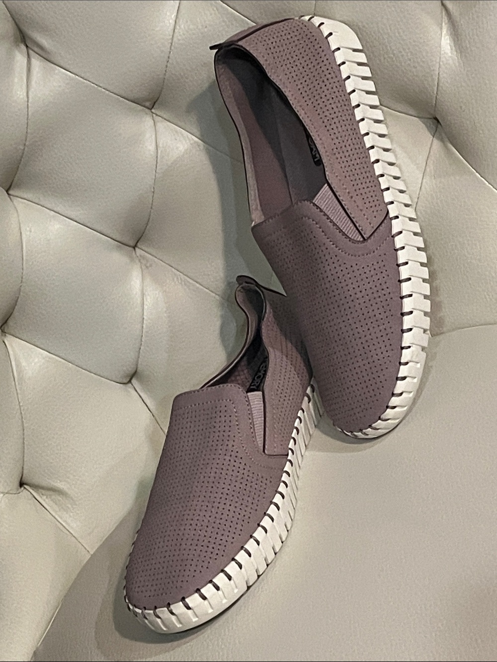 Skechers Sneaker Slip-On Perforated Loafers Sneaker Taupe Grey Size 7.5